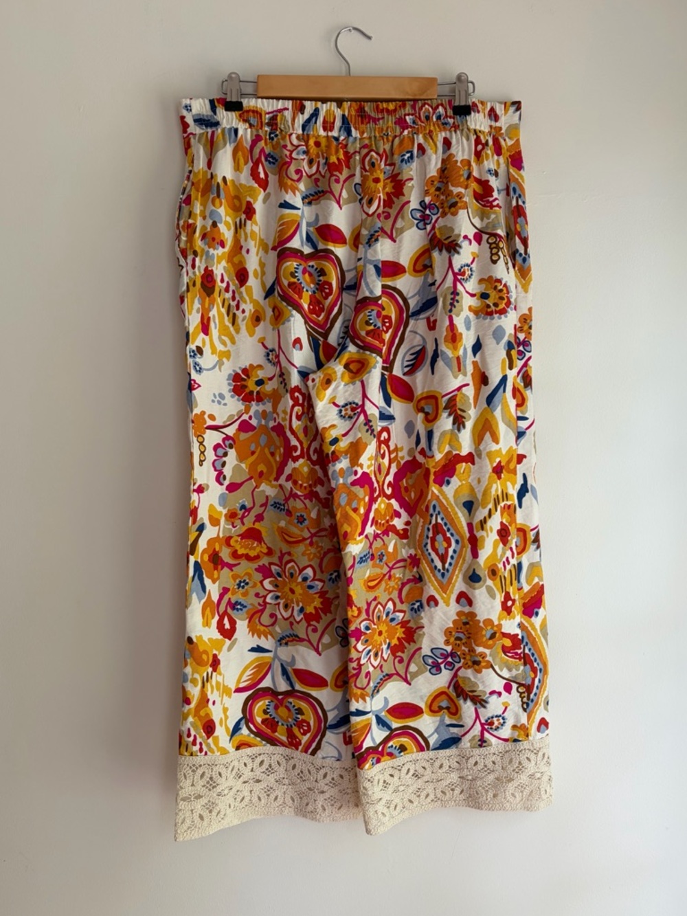 Rachel Zoe Wide Leg Colorful Print Crochet Lace Cuff Cropped Pants Size M - Picture 5 of 7